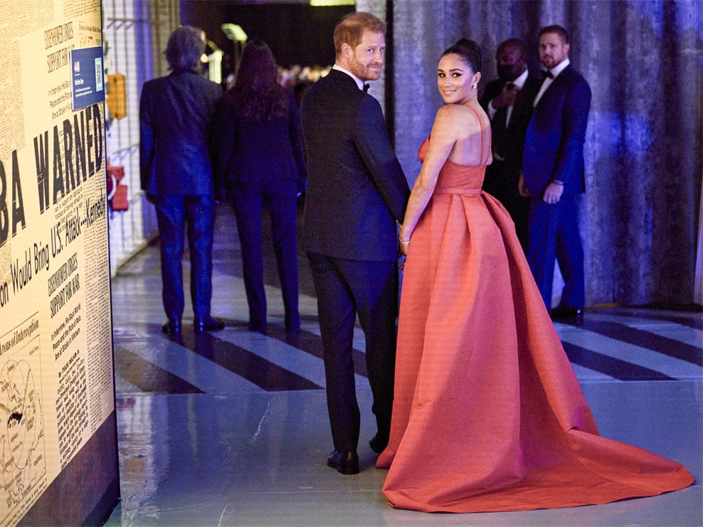 meghan-markle-tampil-seksi-di-acara-untuk-menghormati-para-pahlwan-veteran-di-new-york-1