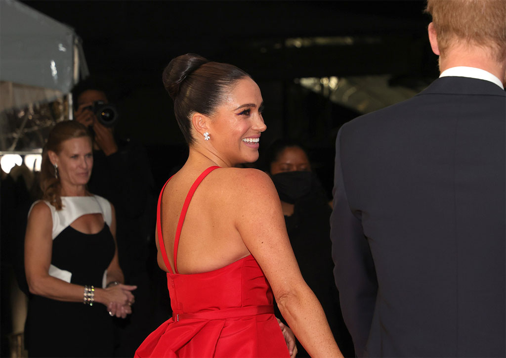 meghan-markle-tampil-seksi-di-acara-untuk-menghormati-para-pahlwan-veteran-di-new-york-3