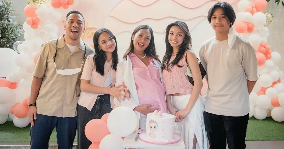 Selamat! Nola Be3 Melahirkan. Ini Foto-foto Bayinya yang Super Cute