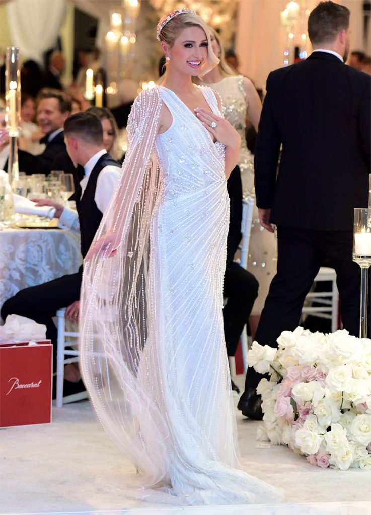 paris-hilton-menikah-gaun