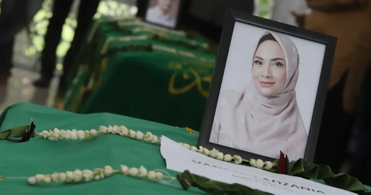 Bersama Selamanya, Vanessa Angel dan Suami Dimakamkan dalam Satu Liang Lahad