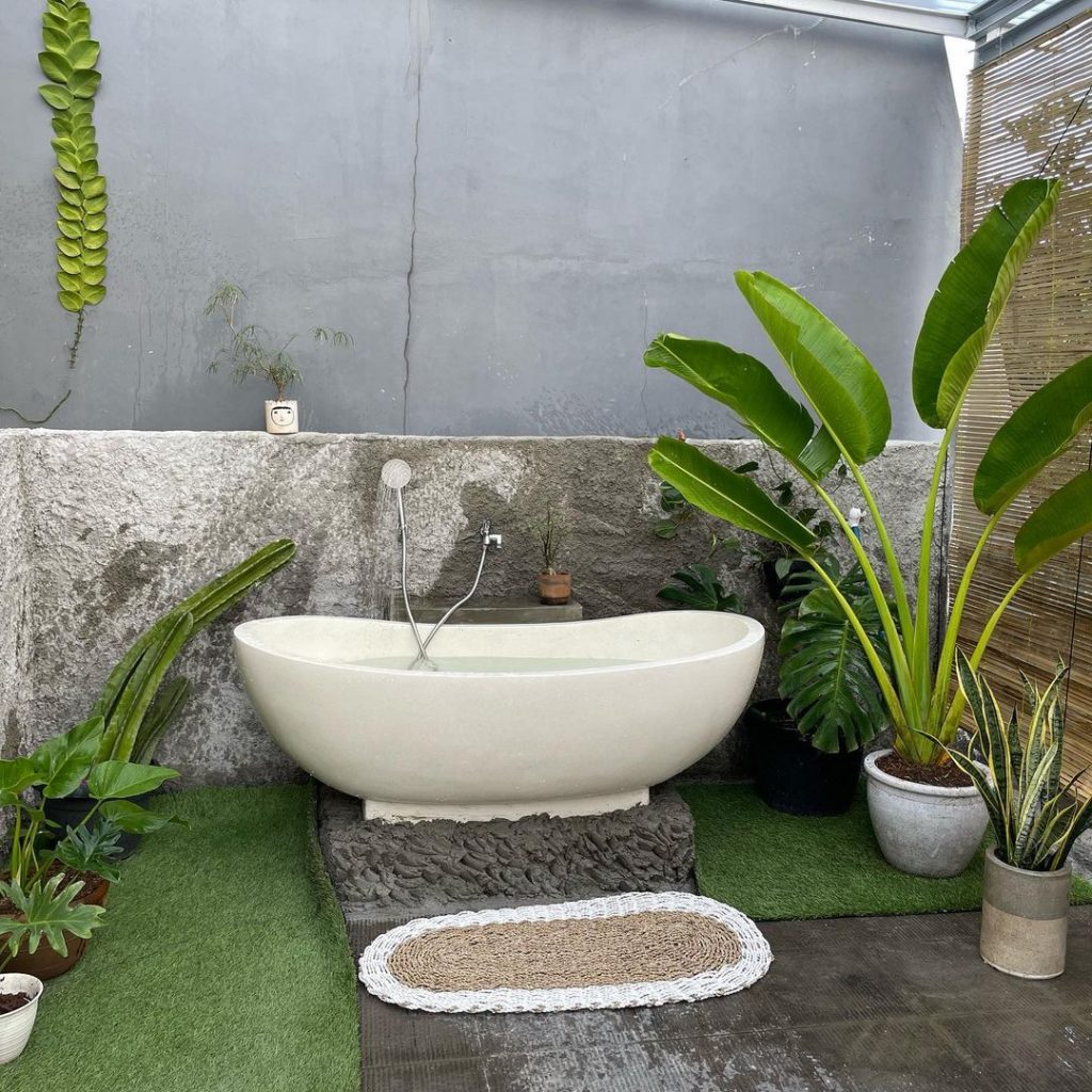 rooftop rumah vanessa angel dan bibi ardiansyah bathtubkamar mandi outdoor