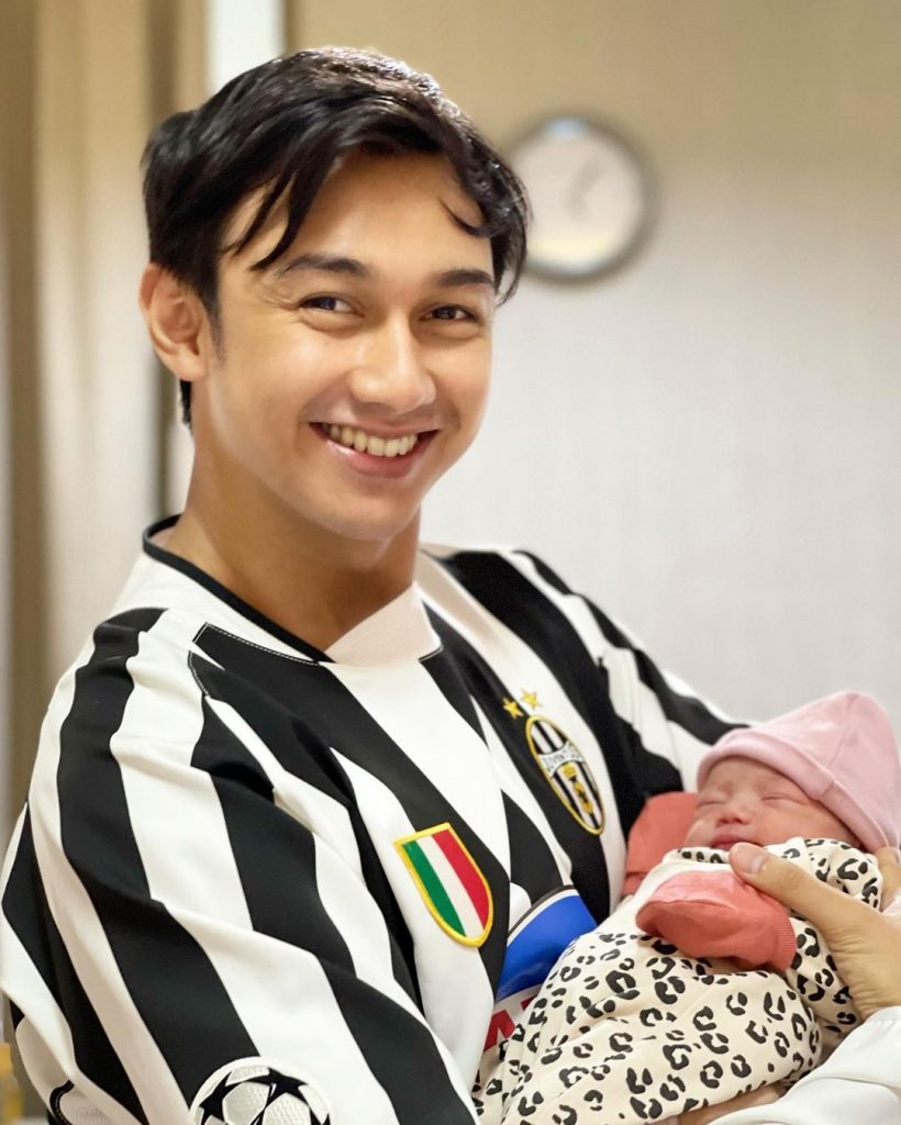 tanggal lahir umur usia anak bayi foto baby bible anak felicya angelista dan caesar hito