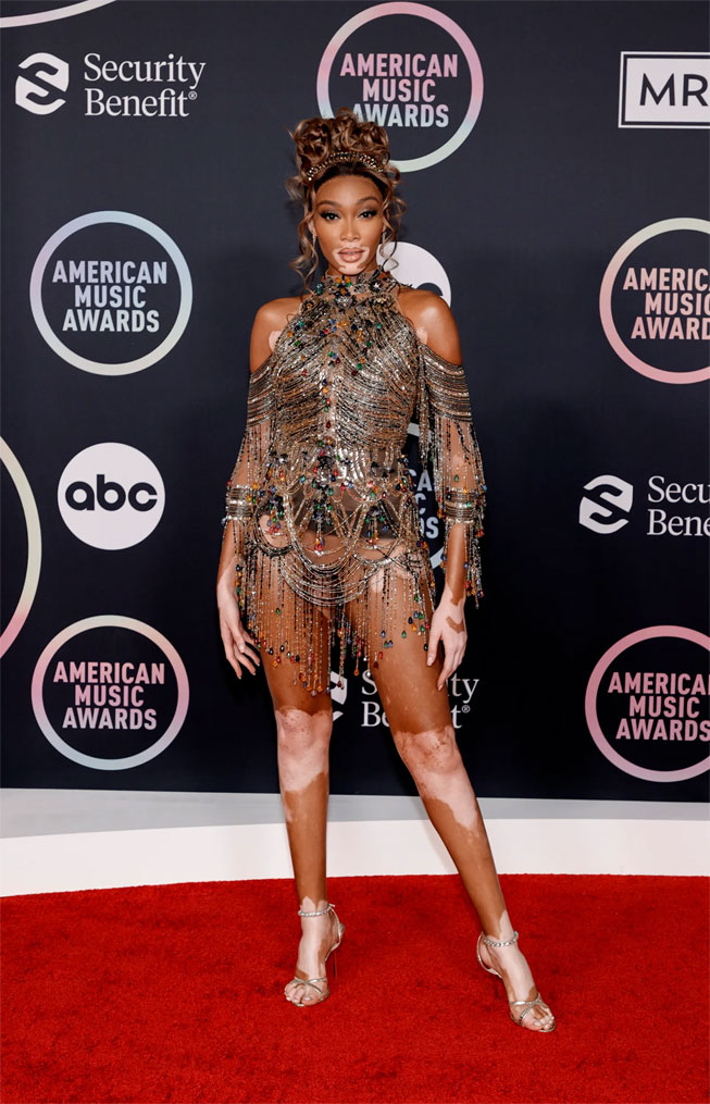 winnie-harlow-american-music-awards-2021