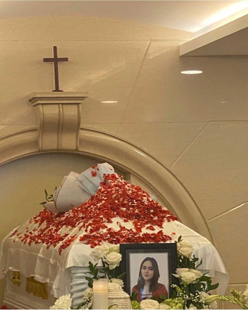 Prosesi Pemakaman Laura Anna
