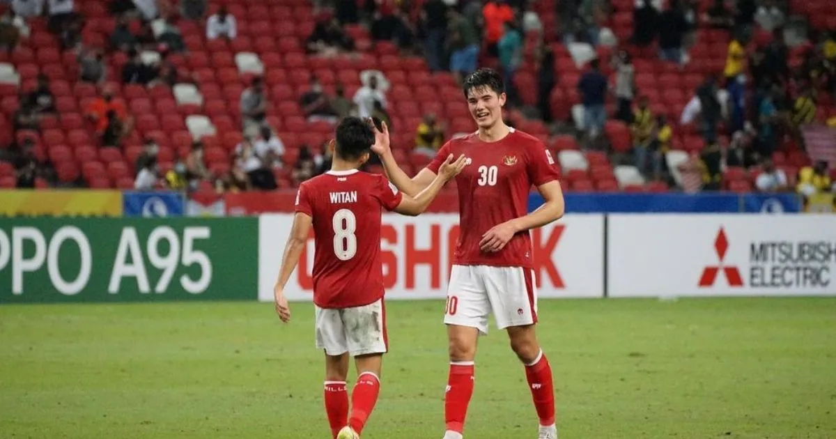 Ganteng Banget! Ini Deretan Foto Elkan Baggot. Pemain Timnas yang Bikin Cewek Klepek-Klepek.