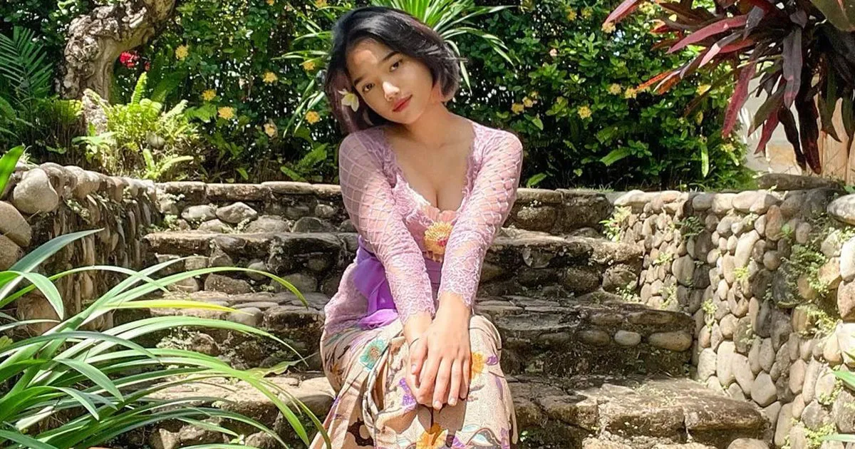 Bikin Hati Adem! Yuk Intip Gaya Adik Bibi Andriansyah Saat Berhijab
