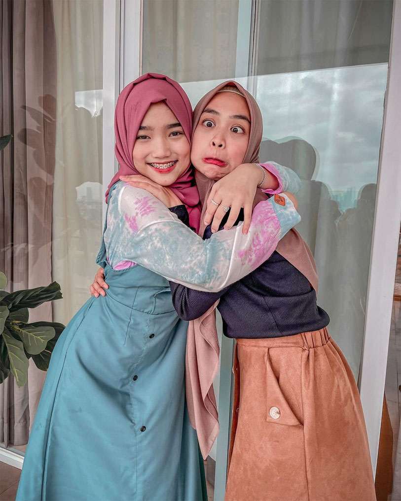 fuji-adik-bibi-andriansyah-vanessa-angel-ipar-hijab-memakai