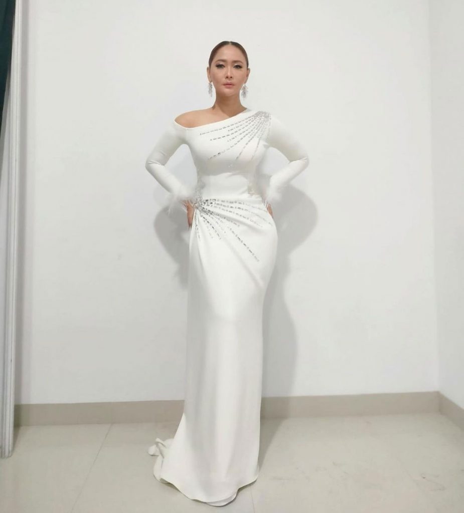 inul-daratista-gaun-terbaik-busana-indonesian-music-awards-2021