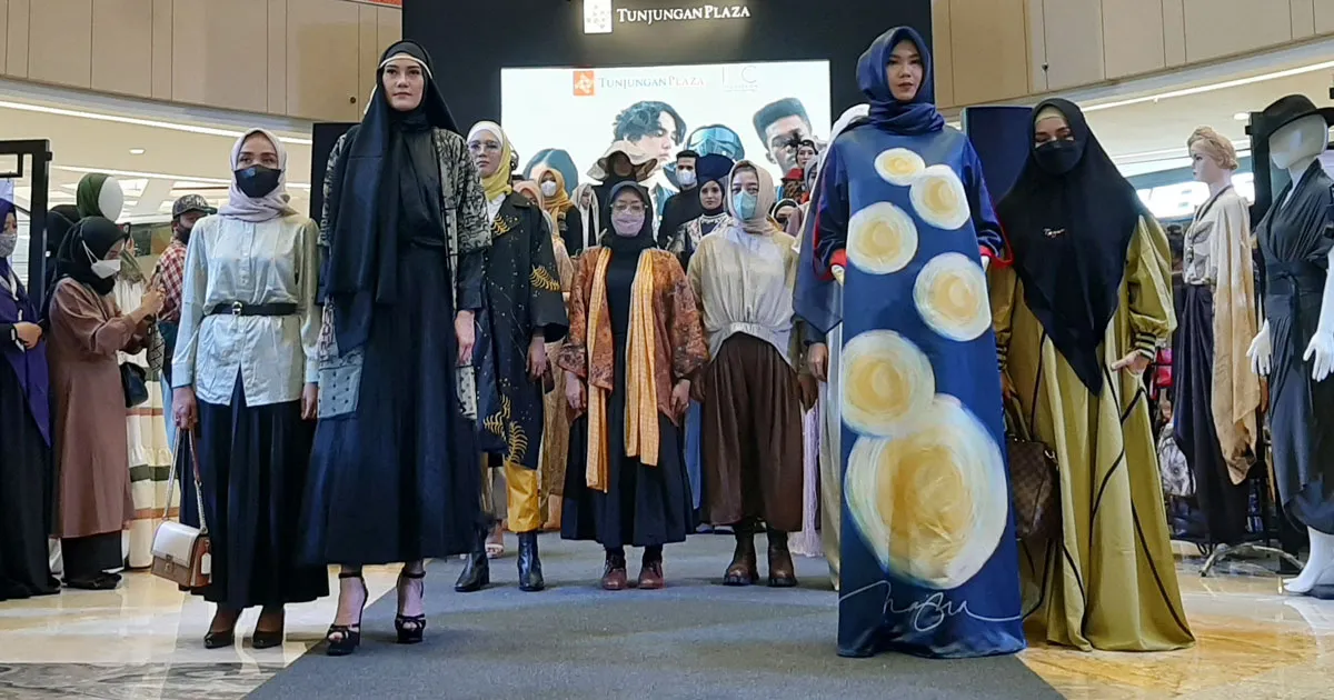 Hari ke-2 Surabaya Fashion Parade 2021 Diramaikan Desainer Aceh dan Bandung