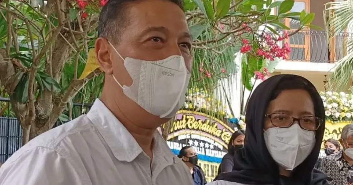 Beri Wejangan Saat Pemakaman Putrinya, Ekspresi Nurul Arifin Jadi Sorotan. Kok Nggak Ada Sedih-Sedihnya?