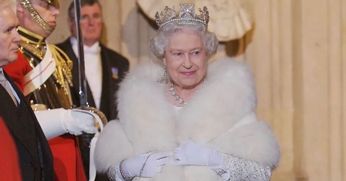 Rumah Masa Kecil Ratu Elizabeth II Dibom!