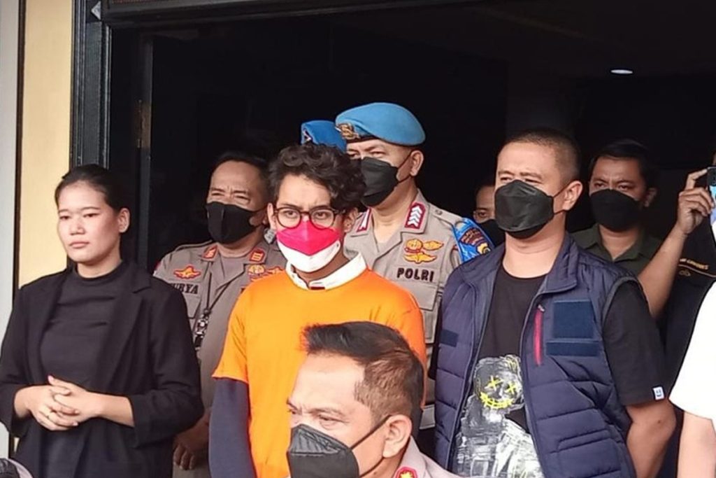 ardhito-pramono-pakai-baju-tahanan