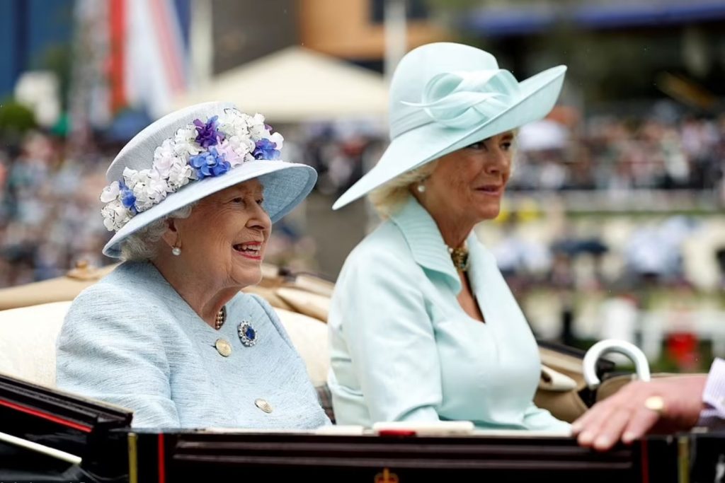 camilla dan mertuanya ratu elizabeth
