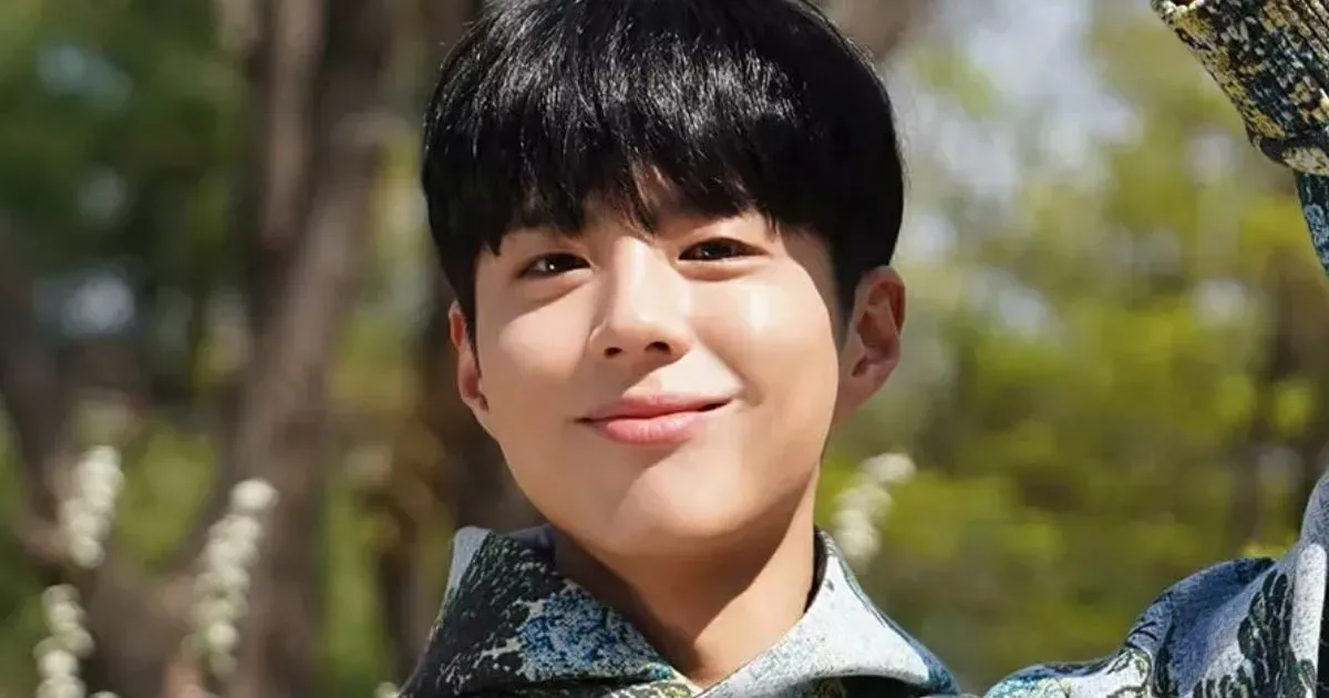 Lagi Wajib Militer, Park Bo Gum Malah Dapat Lisensi Jadi Tukang Cukur