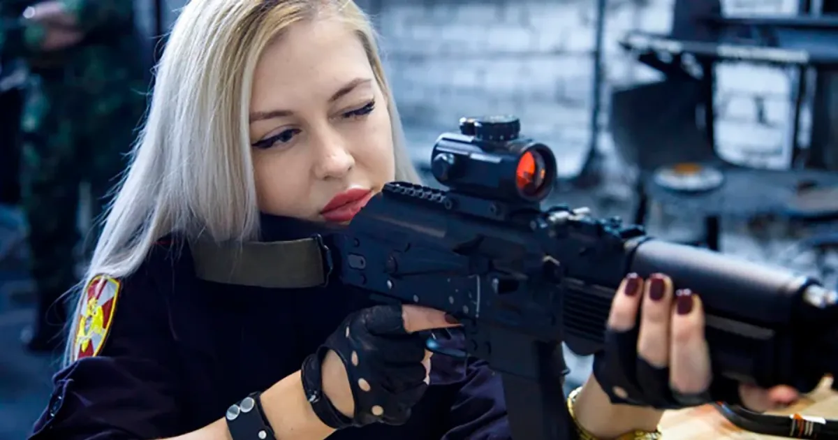Tentara Wanita Rusia Ini Dipecat Gara-Gara Jadi Ratu Kecantikan