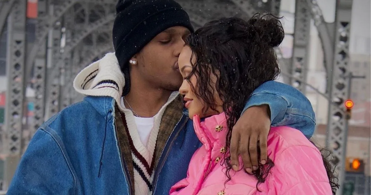 Rihanna Dikira Hamil Bayi Kembar Gara-Gara Pamer Baby Bump