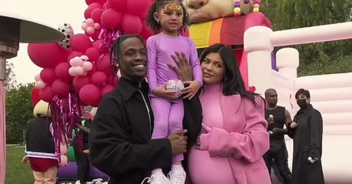 Ganti Nama Anak, Kylie Jenner Ungkap Alasan Mengejutkan