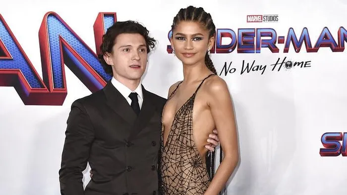 Bukan Tom Holland, Ternyata Cowok Ini yang Digandeng Zendaya di Oscar 2022