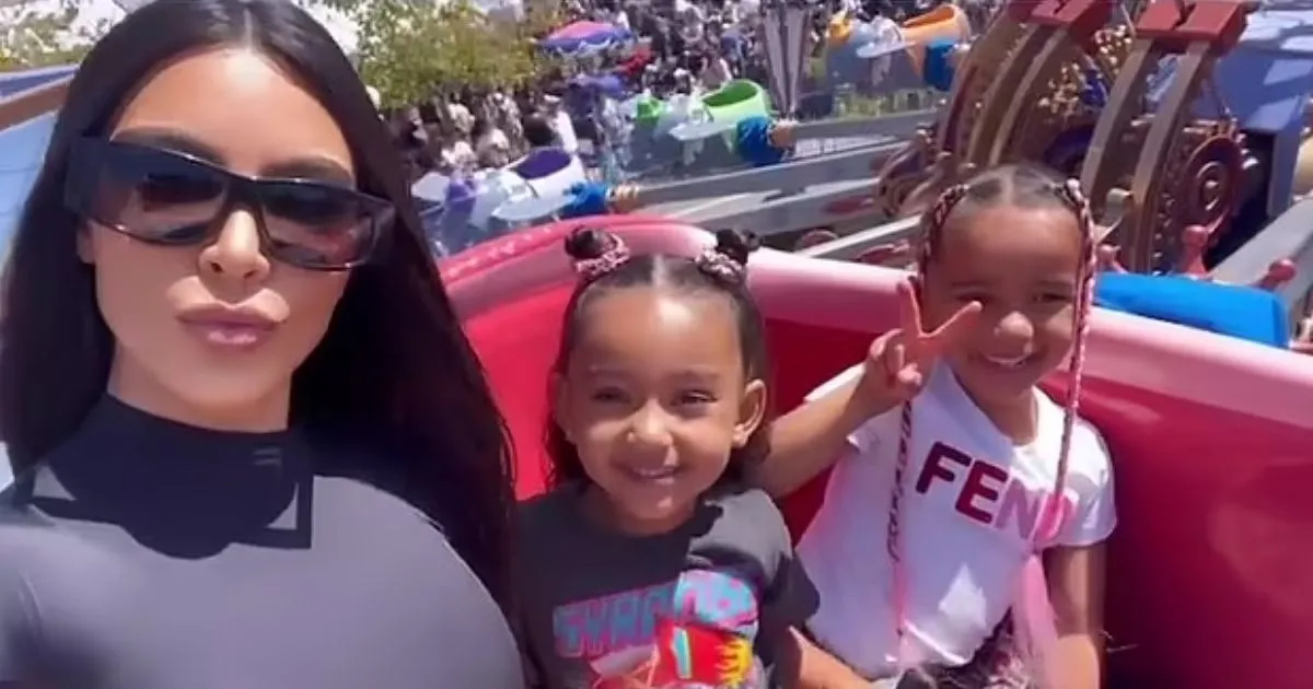 Beli Tiket Disneyland Rp43 Juta, Kim Kardashian Picu Kemarahan