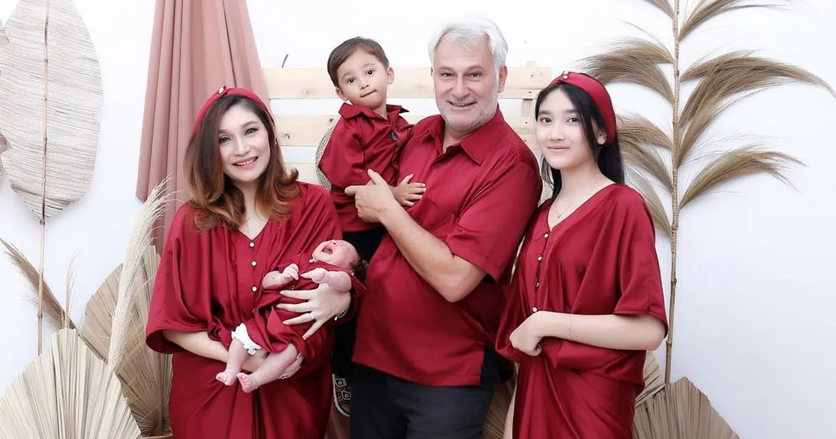 Kangen Suami, Baby Margaretha Lakukan Pemanggilan Arwah
