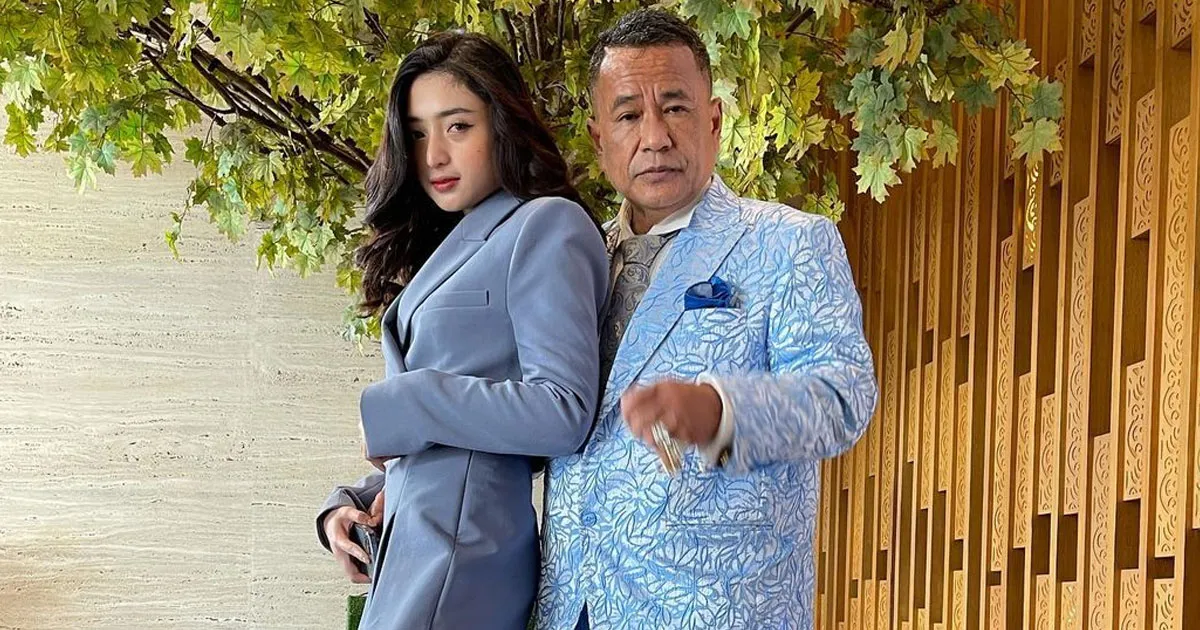 Dikelilingi Bidadari Cantik, Hotman Paris Justru Pilih Wanita yang Seperti Ini