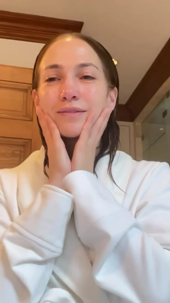 bare face jennifer lopez