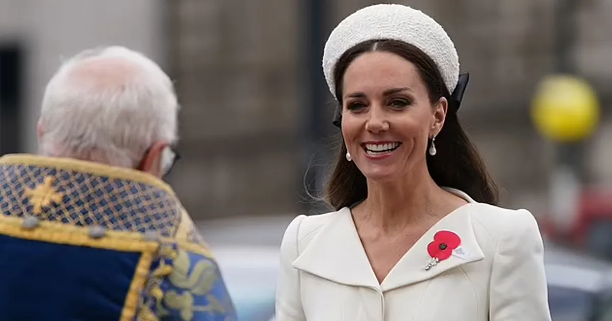 Jadi Ciri Khas! Kate Middleton Kembali Kenakan Pakaian Bekas Alexander McQueen