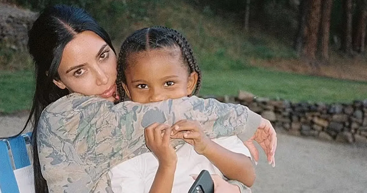 Reaksi Tak Terduga Anak Kim Kardashian yang Lihat Iklan Video Porno Ibunya