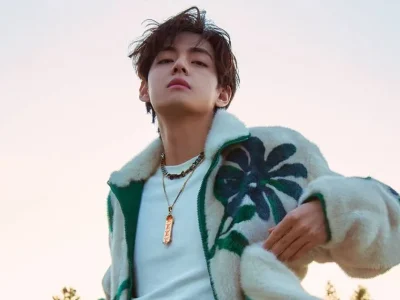 kim-taehyung-merokok