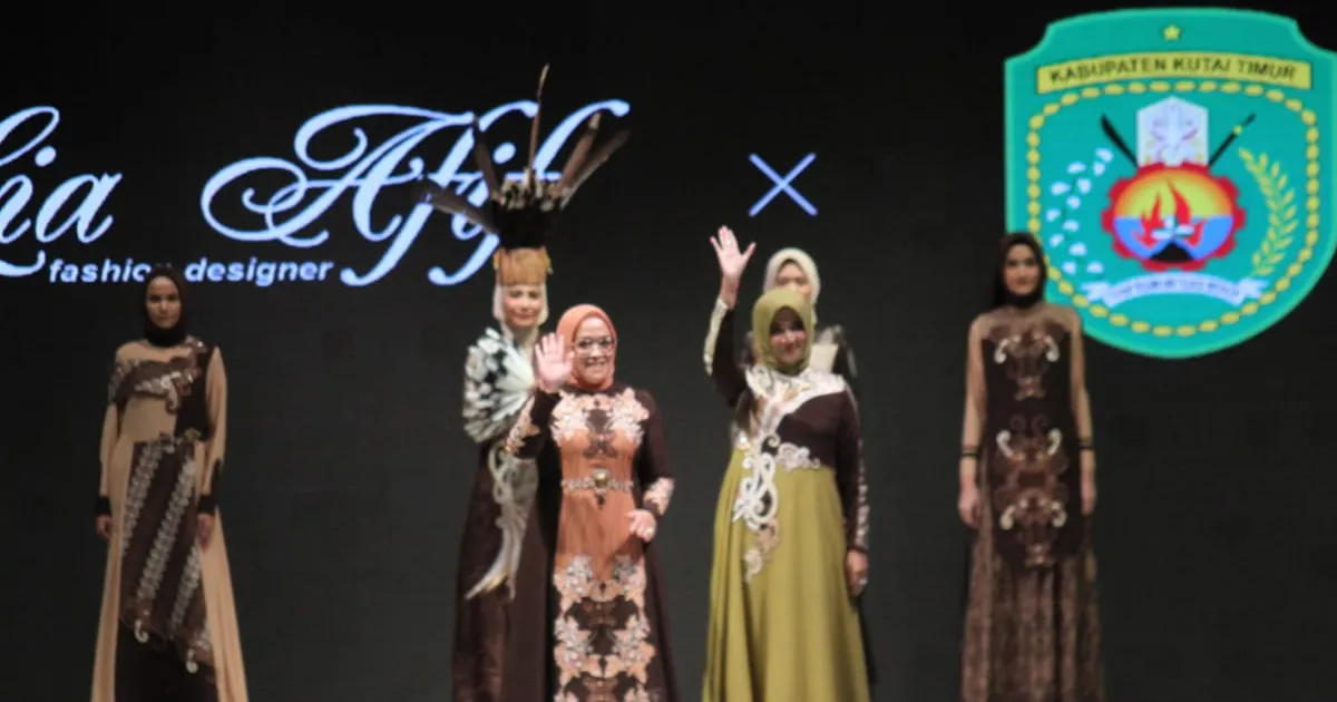 Rancangan Lia Afif Buka Indonesia Fashion Week 2022