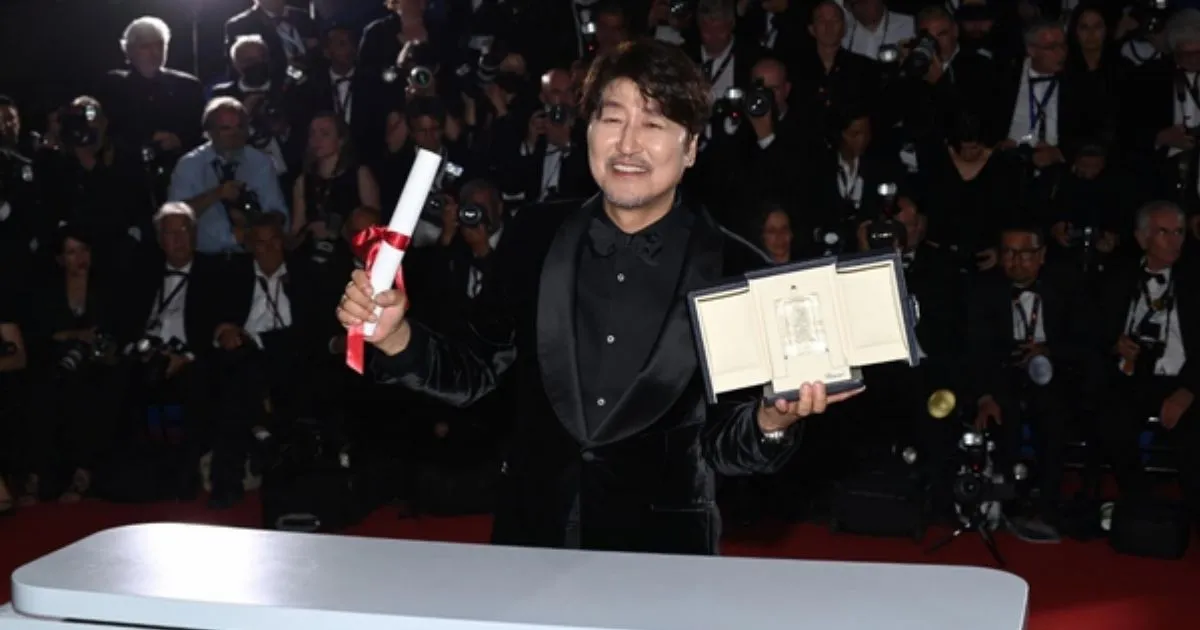 Punya Masa Lalu Kelam! Kini Song Kang Ho Cetak Sejarah Jadi Aktor Terbaik di Cannes 2022