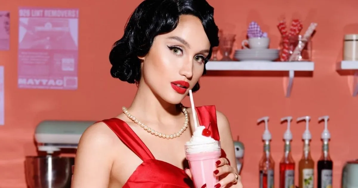Pakai Wig! Ini Potret Cinta Laura yang Dibilang Mirip Barbie Hidup. Beneran Nih?