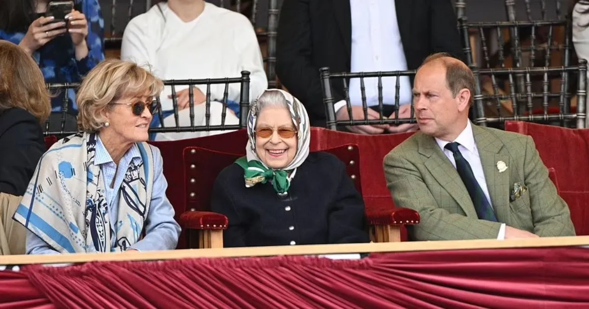 Lihat Pacuan Kuda! Ekspresi Bahagia Ratu Elizabeth II Jadi Sorotan