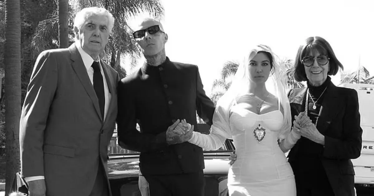 Sah! Kourtney Kardashian dan Travis Barker Unggah Foto Pernikahan Penuh Gairah