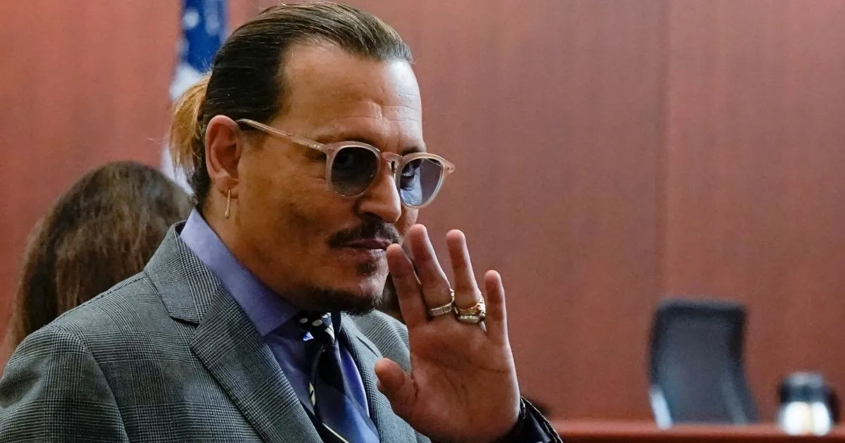 Perseteruan dengan Amber Heard Makin Sengit. Johnny Depp Malah Asyik Manggung