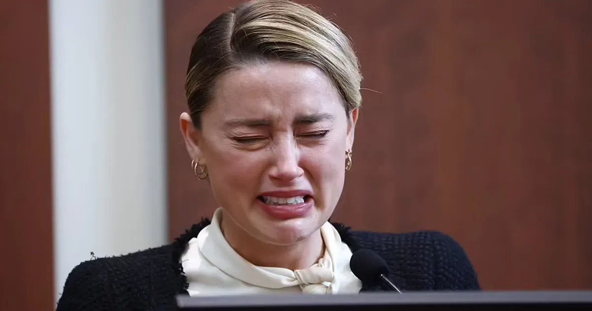 Kronologi Amber Heard Diperkosa Menggunakan Botol: ‘Tuhan Semoga Itu Tidak Pecah di Dalam’