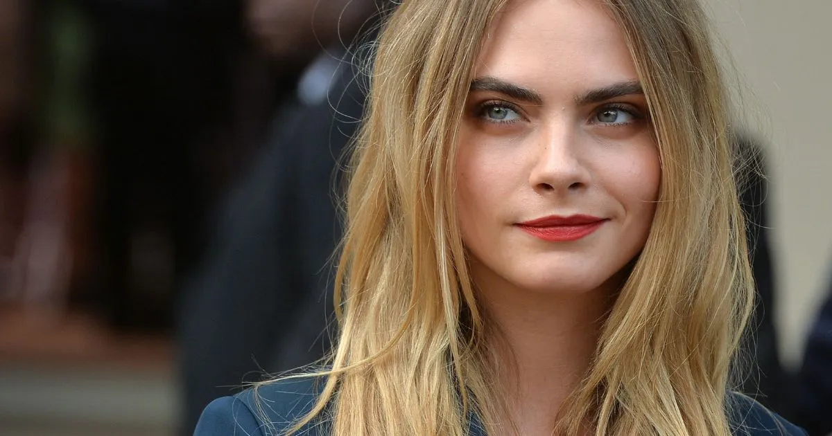 Cara Delevingne Ciuman Mesra dengan Pacar Wanitanya di Italia