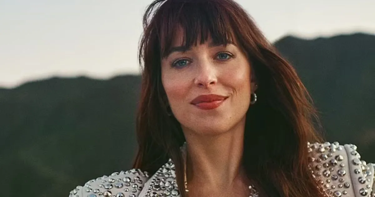 Dakota Johnson Tertekan Saat Syuting Film Fifty Shades of Grey