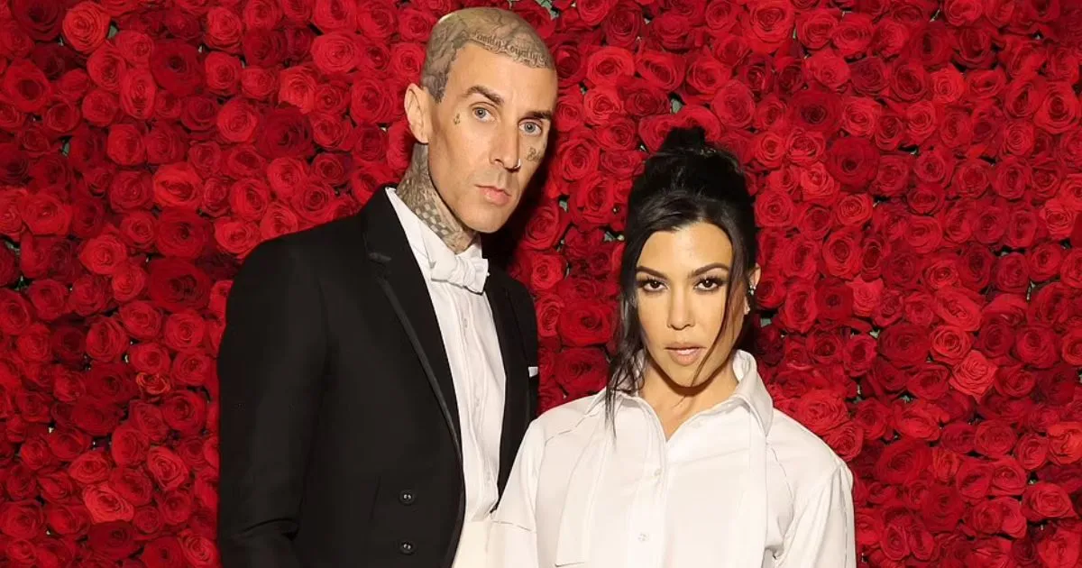 Kourtney Kardashian Panik Saat Travis Barker Dilarikan ke Rumah Sakit