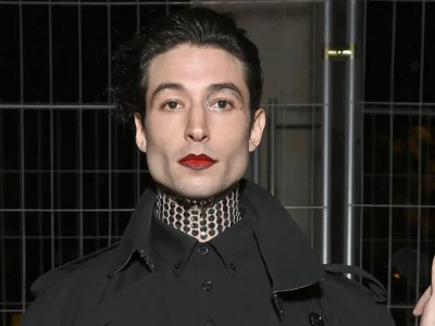 ezra-miller-the-flash-culik-anak-12-tahun