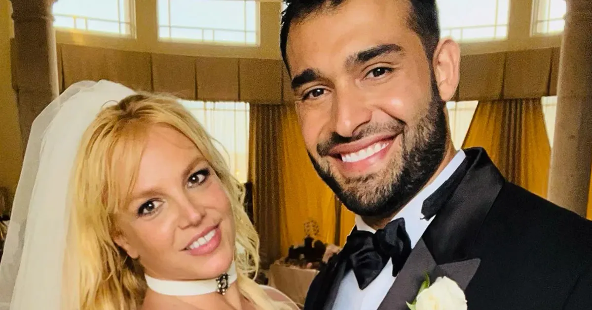 Britney Spears Kenakan Gaun Pengantin Mewah Bak di Negeri Dongeng