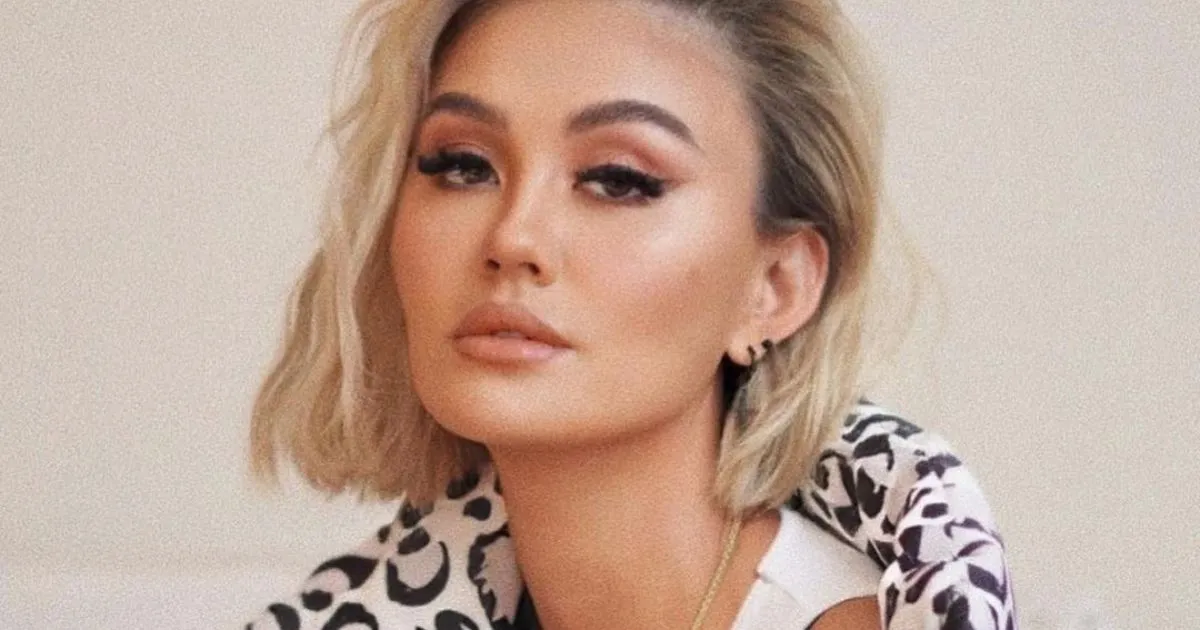 Makin Go International! Agnez Mo Tampil Cetar di Cover Majalah Vietnam