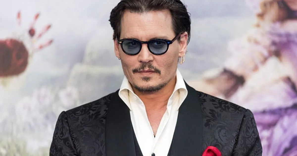 Johnny Depp Berhasil Jual Lukisan Debutnya Senilai Rp54 Miliar