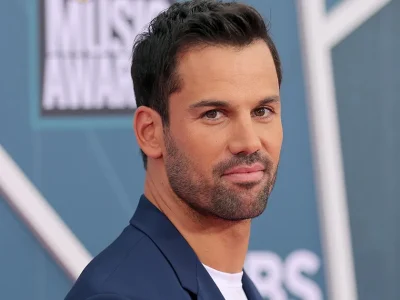 eric-decker-telanjang