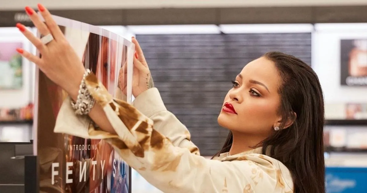 Kemunculan Perdana Rihanna Pasca Melahirkan