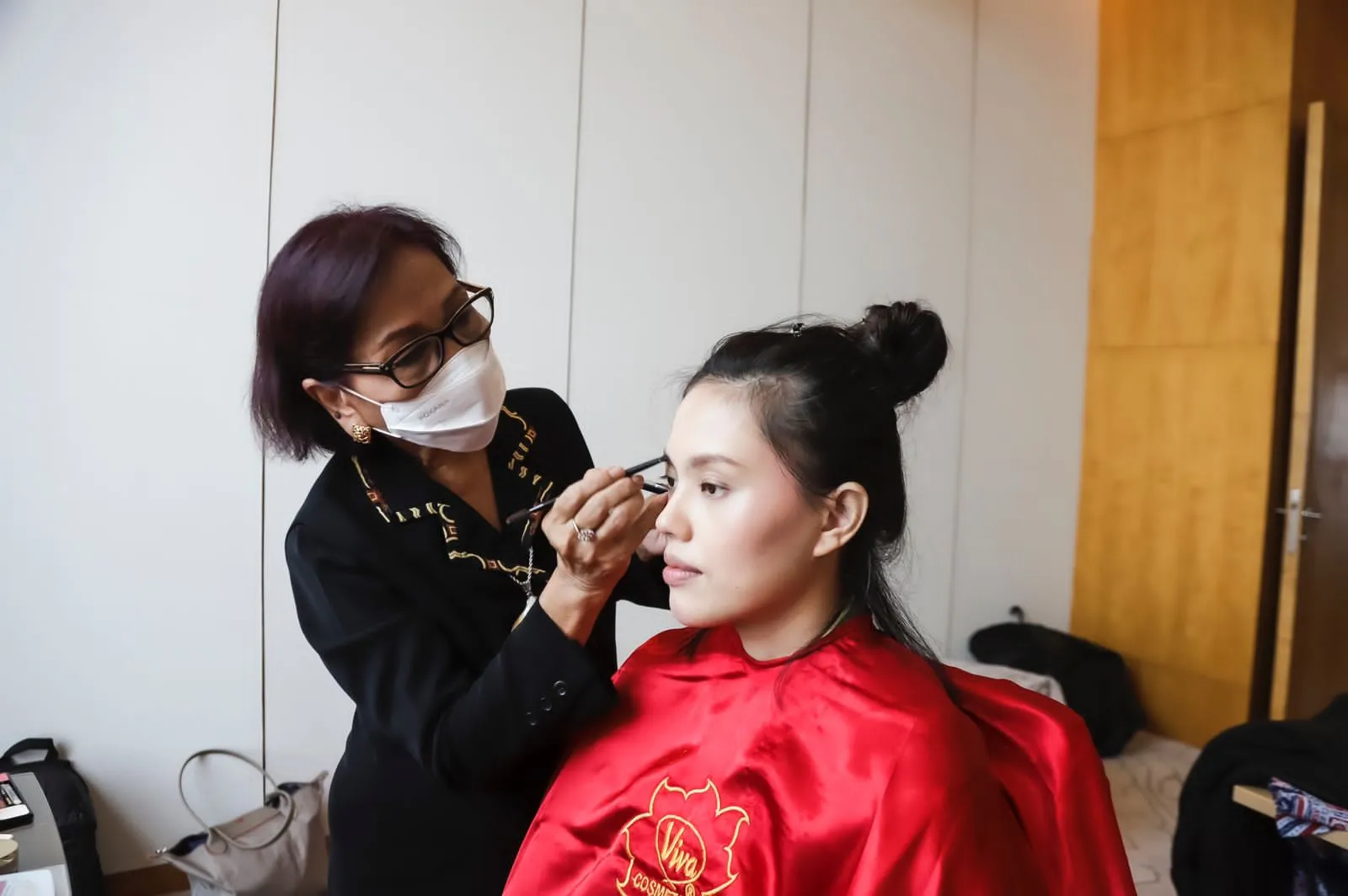 Viva Cosmetics Jadi Official Make Up & Hair Do Front Row Paris 2022