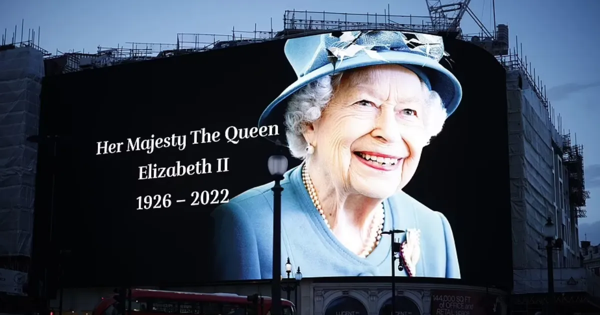 Ratu Elizabeth Meninggal Dunia, Tangisan Rakyat Inggris Pecah di Depan Buckingham Palace