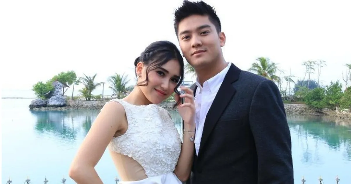 Berniat Nembak Ayu Ting Ting, Boy William Salah Tingkah
