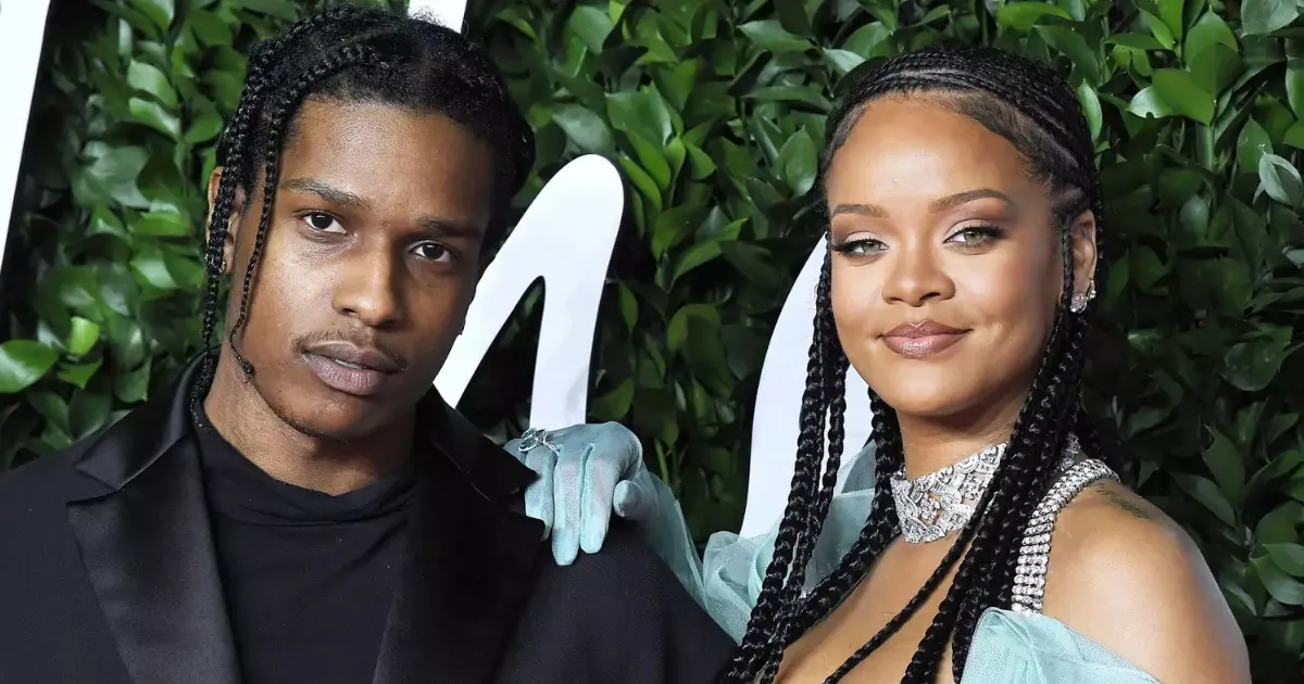 Hamil Anak Kedua, Rihanna Pamer Baby Bump di Panggung Super Bowl 2023